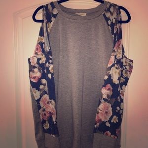 Cold shoulder loose fitting sweater!